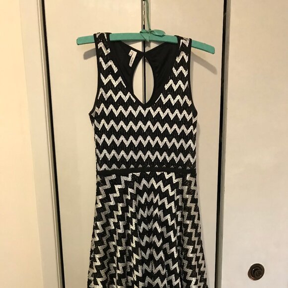 Studio Y Ladies Silver And Black Lace Look Dress Size Medium - Picture 1 of 3